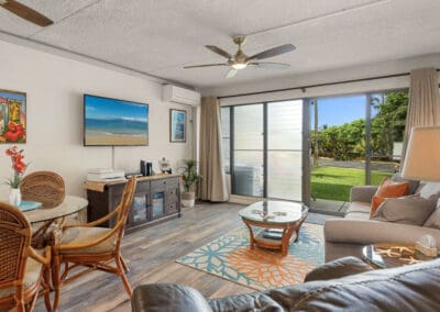 Kihei Akahi DG06 Living Room