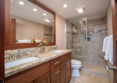 Maui Rainbow Condo E705 Bathroom