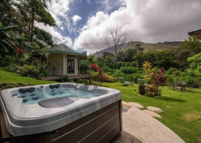 Iao Valley Inn Cottage Hot Tub and Massage Gazebo