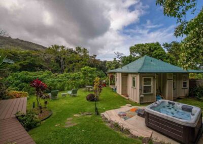 Iao Valley Inn Cottage Hot Tub and Cottage