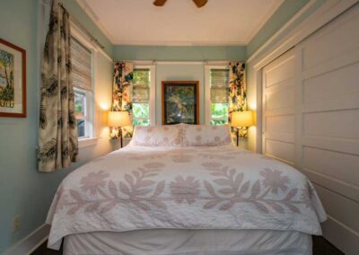 Iao Valley Inn Cottage Bed