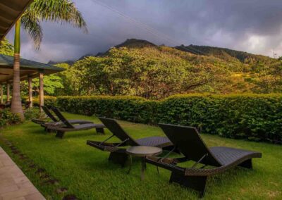 Iao Valley Inn Palms Room loungers lawn