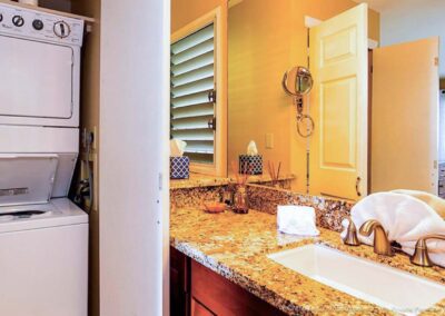 Wailea Ekolu 503 Bathroom with Washer/Dryer