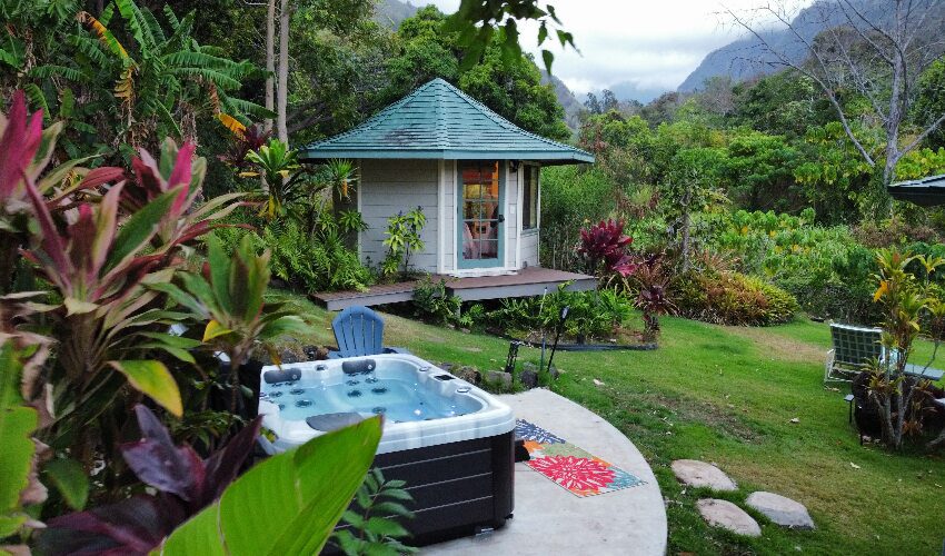Where to stay on Maui, Iao Valley Inn Cottage, Wailuku Hawaii