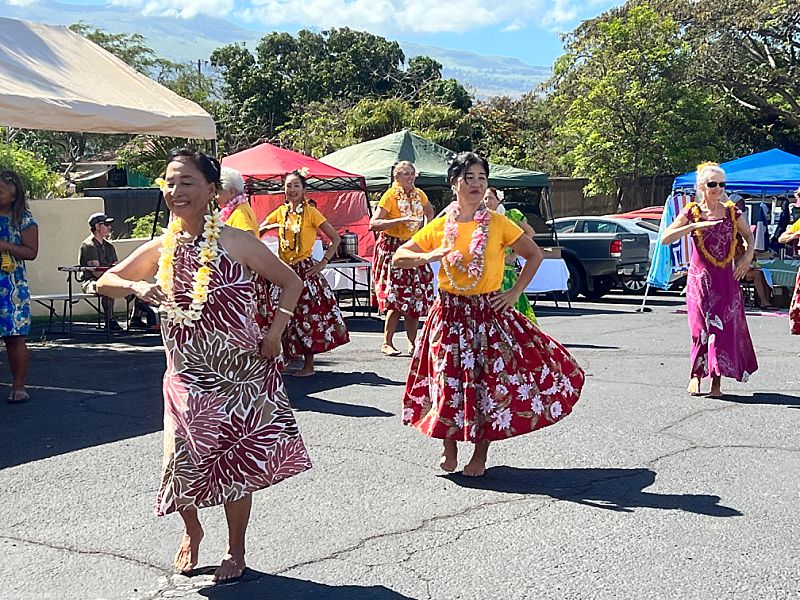 Maui Farmers Market Hula Performance
