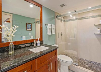 Kihei Banyan Condos One Bedroom Bathroom