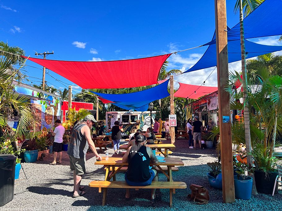 6 Best Maui Food Trucks Best Maui Food Trucks Dining Area